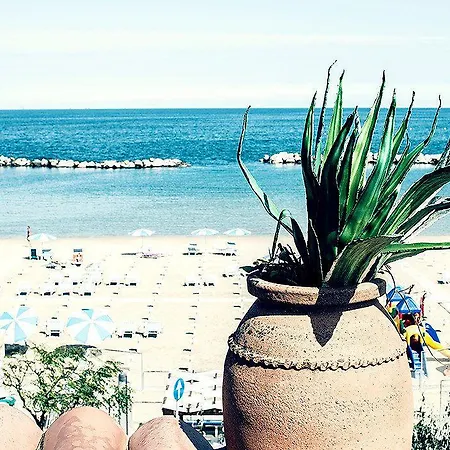 Giorgetti Orange Hotel 3*