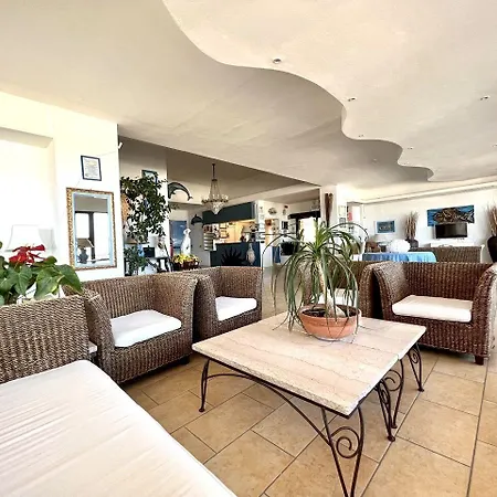 Giorgetti Orange Hotel 3*