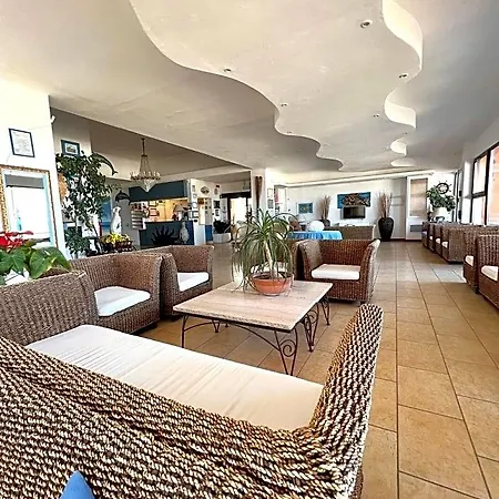 Giorgetti Orange מלון בלריה-איגאה מרינה